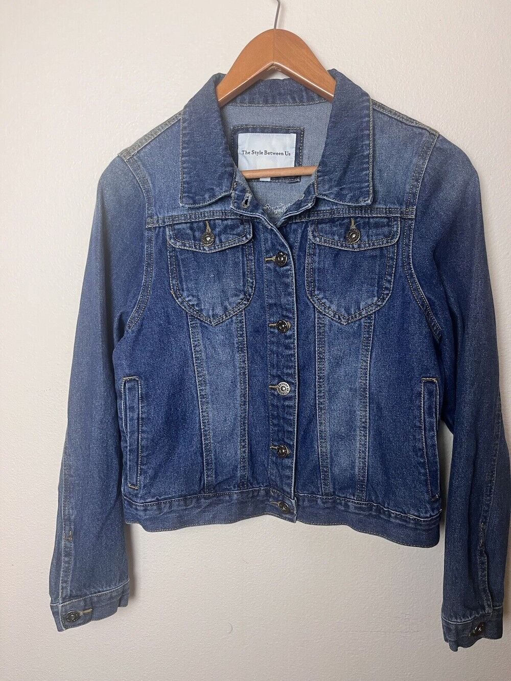 The Style Between Us Blue Denim Jacket Women’s Sz Medium Lion